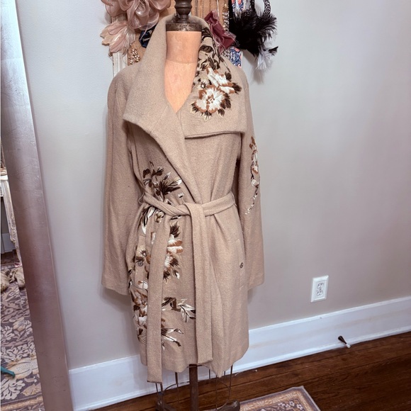 White House Black Market Beige Floral Cardigan - Picture 4 of 9